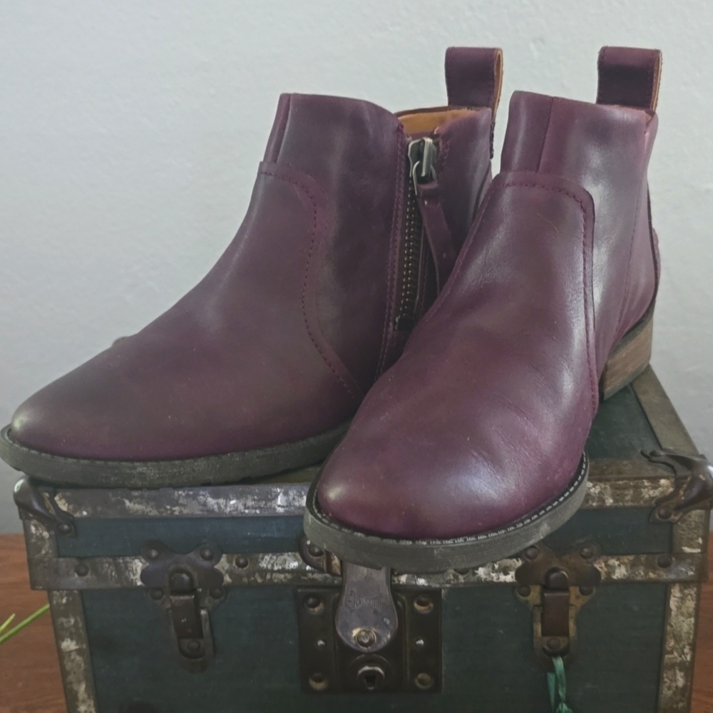 Women's UGG AUREO Oxblood Low Heel Side Zip Sleek Ankle Boots